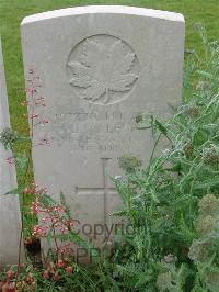 Etaples Military Cemetery - McLeod, D